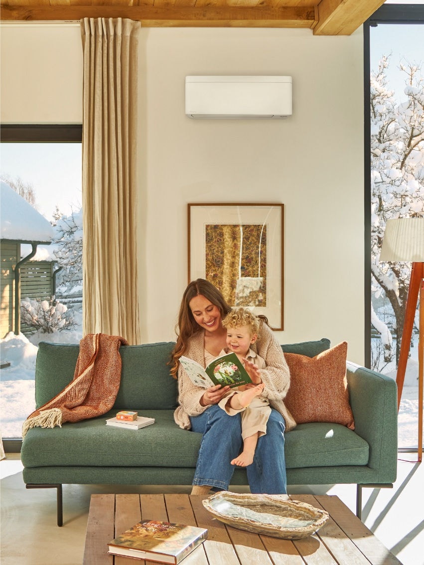 Mutter und Tochter genießen dank DAIKIN einen schönen Moment bei angenehmer Temperatur