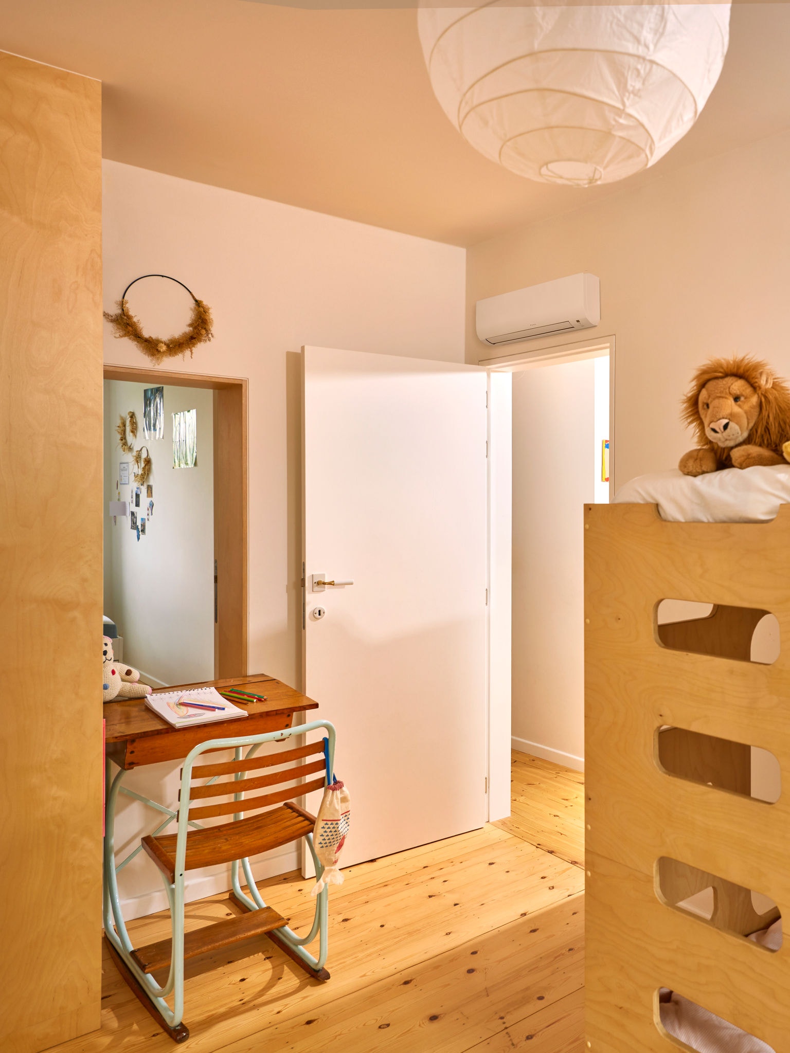 Kinderzimmer wird durch eine leise Klimaanlage komfortabel gehalten