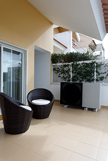 DAIKIN_Altherma_3M9-16_AG_Terasse.jpg DAIKIN_Altherma_3M9-16_AG_Terasse.jpg